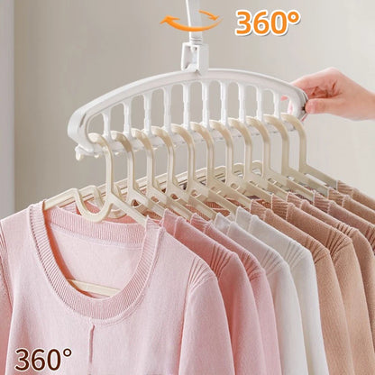 SpaceSaver Hanger – Der drehbare & klappbare Mehrfach-Kleiderbügel